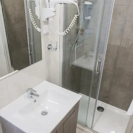 4u & Vii Airport * Lizbona