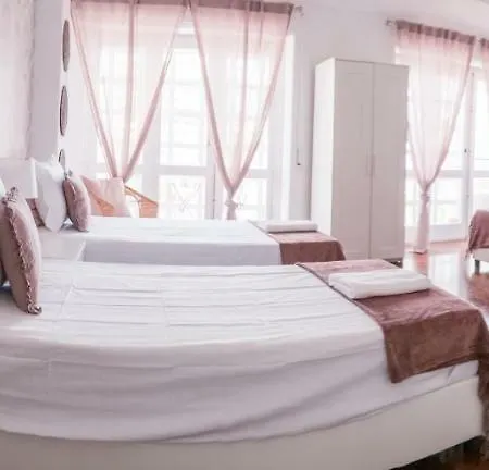 Pensjonat 4u & Vii Airport