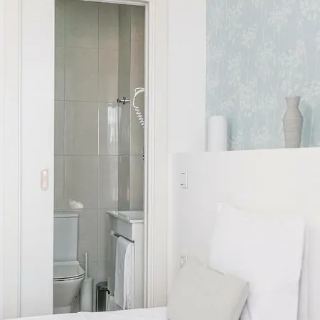 4u & Vii Airport Pensjonat